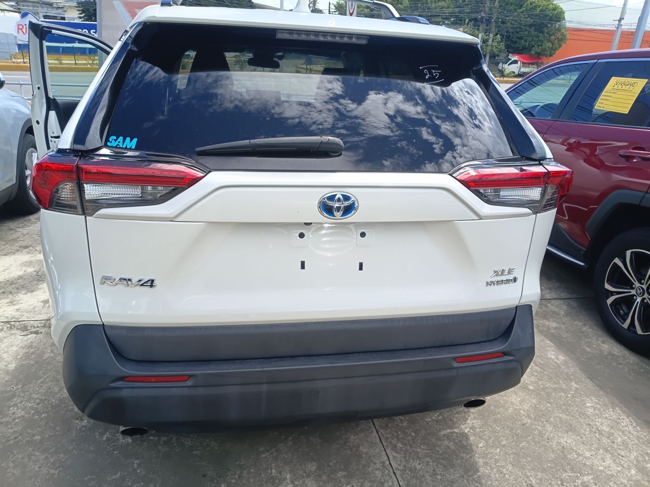 Toyota RAV4 2021, foto 1 de 8
