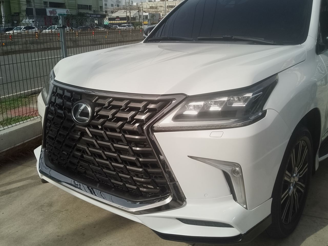 Lexus LX 570 2017, foto 1 de 6