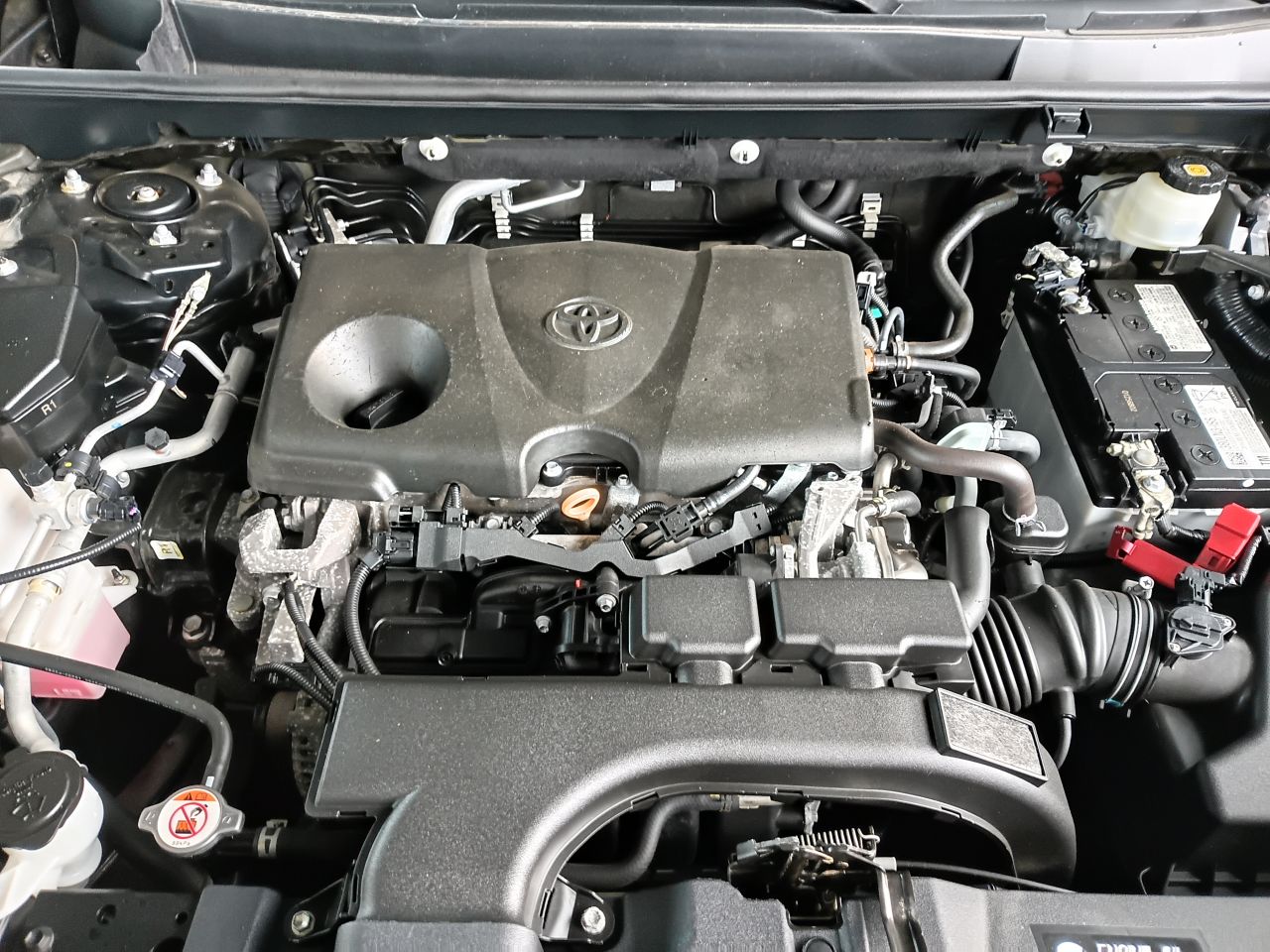 Toyota RAV4 2021, foto 8 de 8